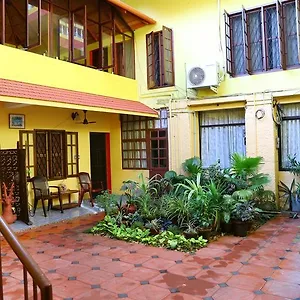 Privatunterkunft Chiramel Residency, Kochi